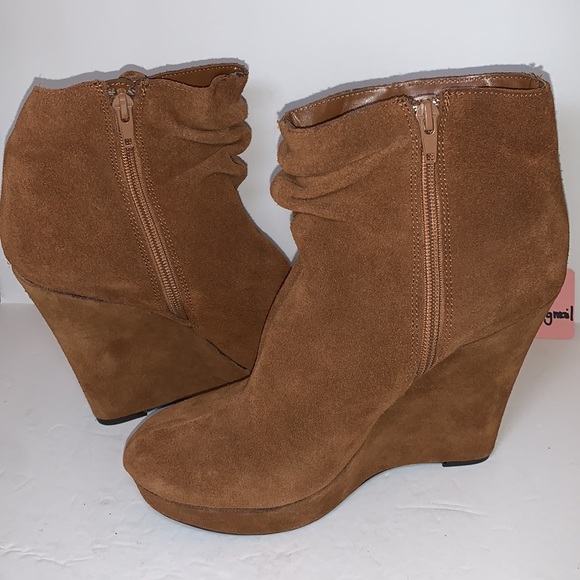New 9 Tan Suede Tassel Wedge Bootie Express - Picture 5 of 14